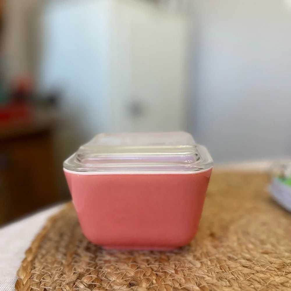 PYREX #501 Flamingo Pink Refrigerator dish with lid - Picture 9 of 16